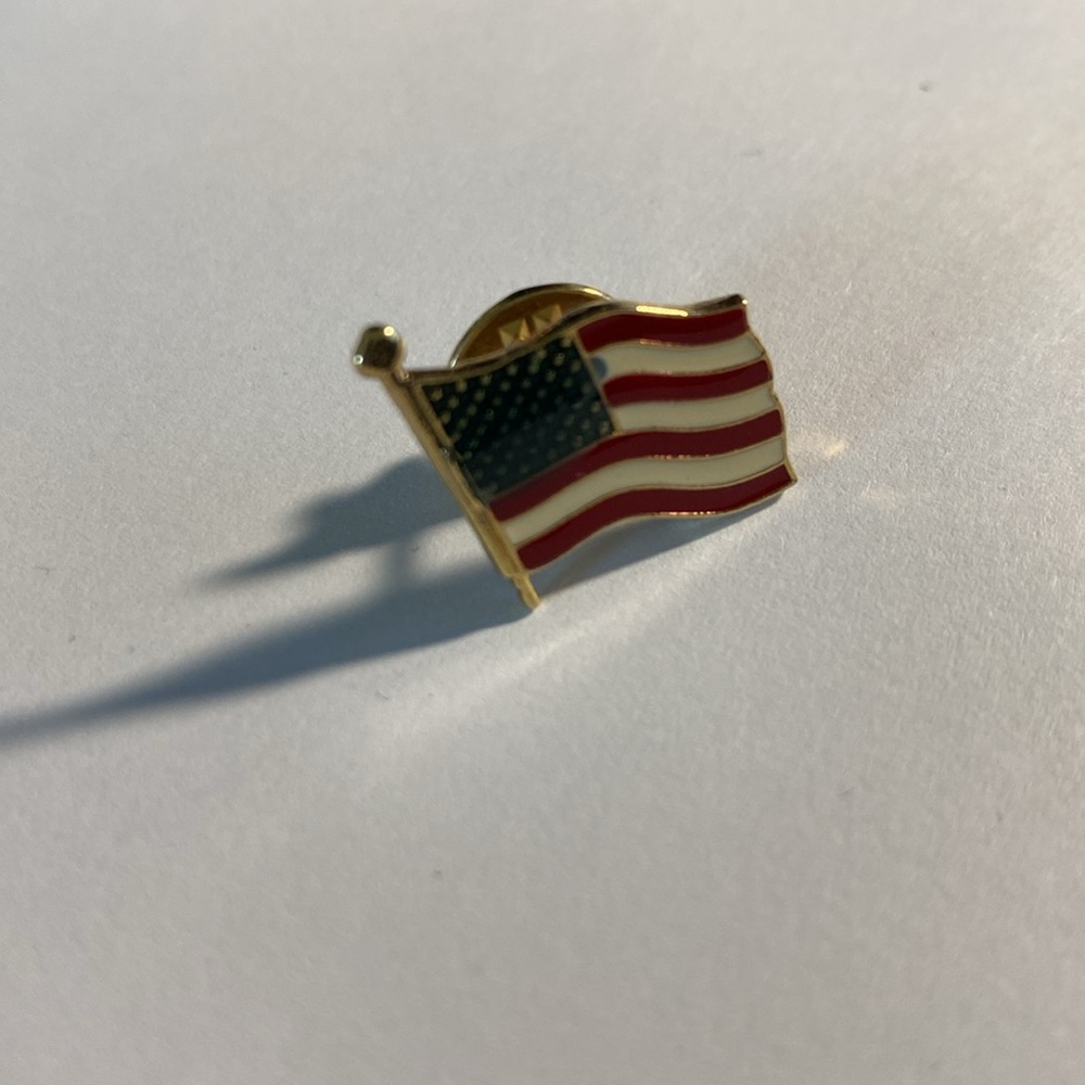 4/$15 Vintage American Flag Brooch Pin